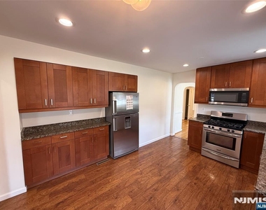 987 Pleasant - Photo Thumbnail 3