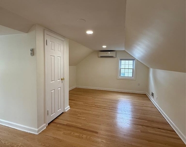 987 Pleasant - Photo Thumbnail 6