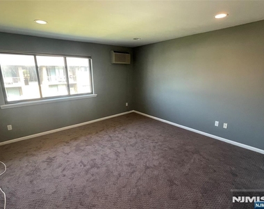 460 Liberty - Photo Thumbnail 9