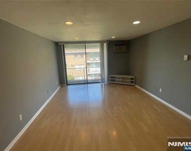 460 Liberty - Photo Thumbnail 2