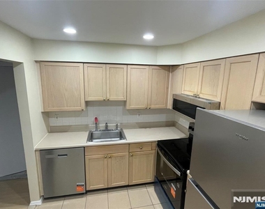460 Liberty - Photo Thumbnail 8