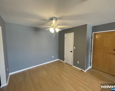 460 Liberty - Photo Thumbnail 4