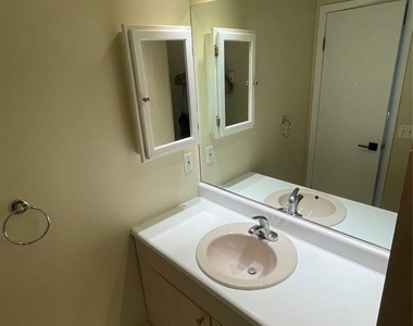 460 Liberty - Photo Thumbnail 11