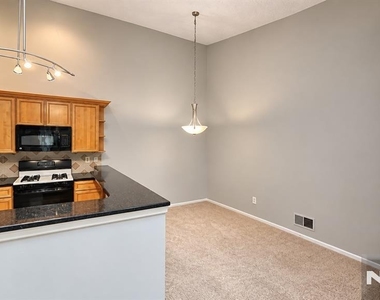 898 Tuliptree - Photo Thumbnail 4