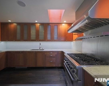 322 Hickory - Photo Thumbnail 11