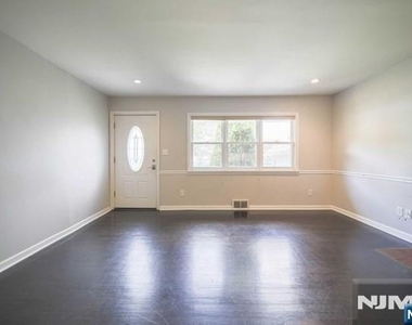 322 Hickory - Photo Thumbnail 2