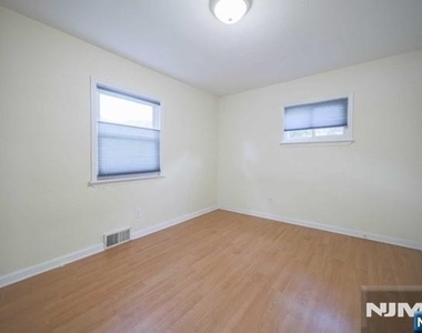 322 Hickory - Photo Thumbnail 17