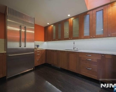 322 Hickory - Photo Thumbnail 7