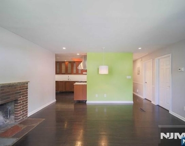 322 Hickory - Photo Thumbnail 5