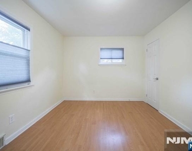 322 Hickory - Photo Thumbnail 13