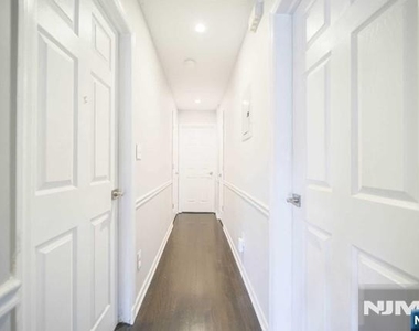 322 Hickory - Photo Thumbnail 18