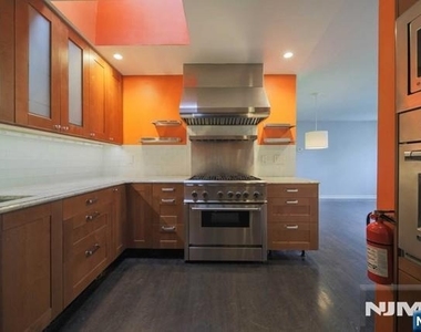 322 Hickory - Photo Thumbnail 9