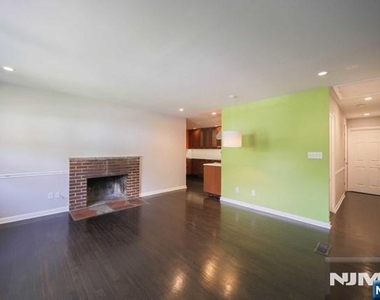322 Hickory - Photo Thumbnail 4