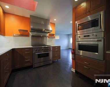 322 Hickory - Photo Thumbnail 8