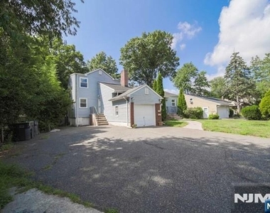 322 Hickory - Photo Thumbnail 1