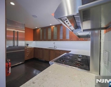 322 Hickory - Photo Thumbnail 12