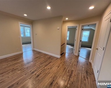 225-233 Argyle - Photo Thumbnail 5