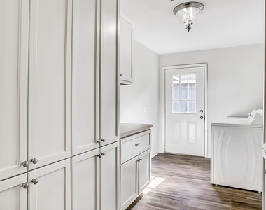 9402 Bevlyn Drive - Photo Thumbnail 11