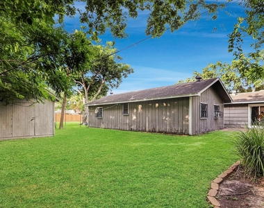 9402 Bevlyn Drive - Photo Thumbnail 13