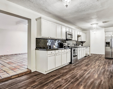 9402 Bevlyn Drive - Photo Thumbnail 2