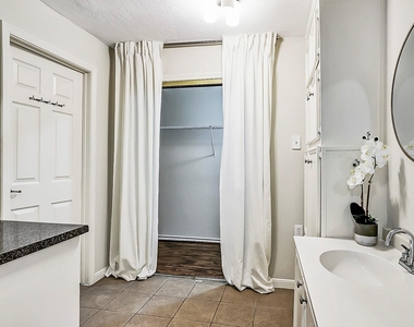9402 Bevlyn Drive - Photo Thumbnail 7