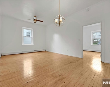 363 Mount Prospect - Photo Thumbnail 3