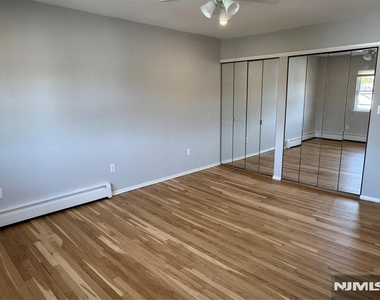 288 Hoover - Photo Thumbnail 10