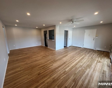 288 Hoover - Photo Thumbnail 8