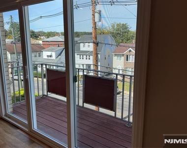 288 Hoover - Photo Thumbnail 6