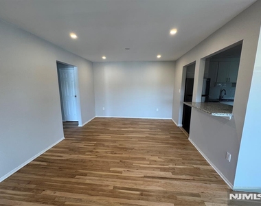 288 Hoover - Photo Thumbnail 4