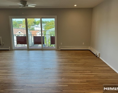 288 Hoover - Photo Thumbnail 5