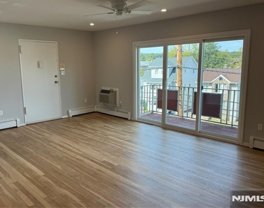 288 Hoover - Photo Thumbnail 7