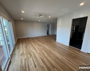 288 Hoover - Photo Thumbnail 3