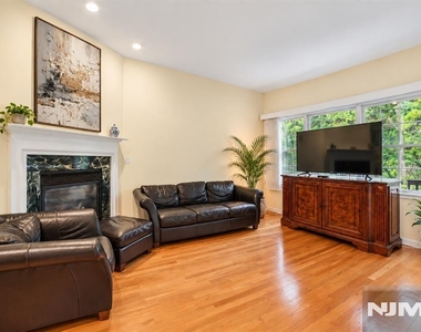 116 Stonegate - Photo Thumbnail 10