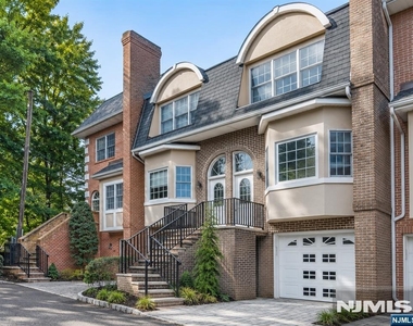 116 Stonegate - Photo Thumbnail 1