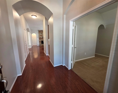 5221 Cottonwood Creek Lane - Photo Thumbnail 2