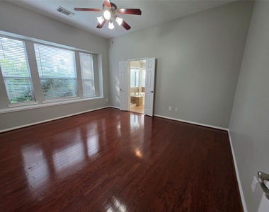 5221 Cottonwood Creek Lane - Photo Thumbnail 10