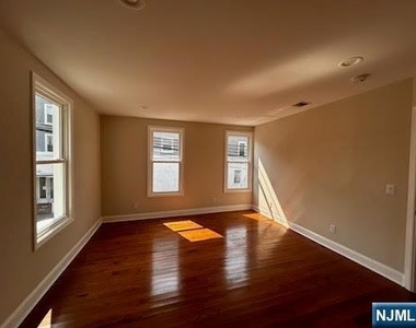 195 Closter Dock - Photo Thumbnail 6