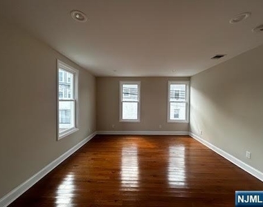 195 Closter Dock - Photo Thumbnail 4