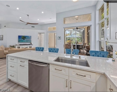 8556 Pepper Tree Way - Photo Thumbnail 11