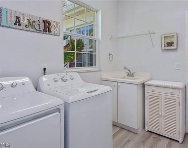 8556 Pepper Tree Way - Photo Thumbnail 20