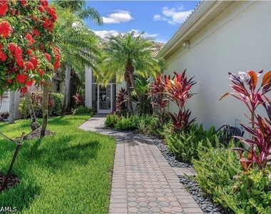 8556 Pepper Tree Way - Photo Thumbnail 5
