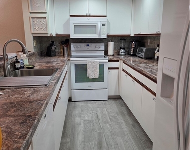22161 Tallwood Court - Photo Thumbnail 4