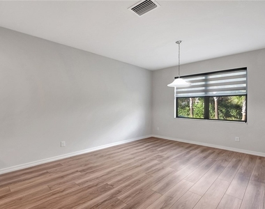 12965 Pembroke Drive - Photo Thumbnail 9