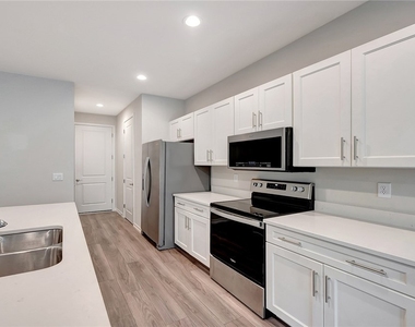 12965 Pembroke Drive - Photo Thumbnail 5