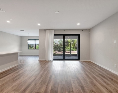 12965 Pembroke Drive - Photo Thumbnail 3