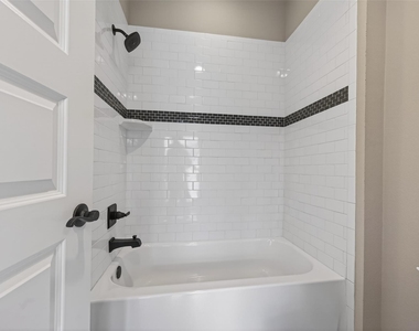 1429 W 21st Street - Photo Thumbnail 22