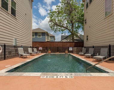 1429 W 21st Street - Photo Thumbnail 1