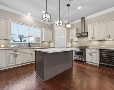 1429 W 21st Street - Photo Thumbnail 10