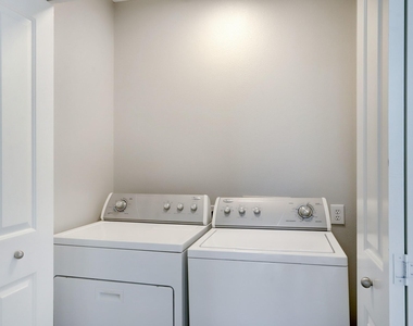 300 St Joseph Parkway - Photo Thumbnail 15